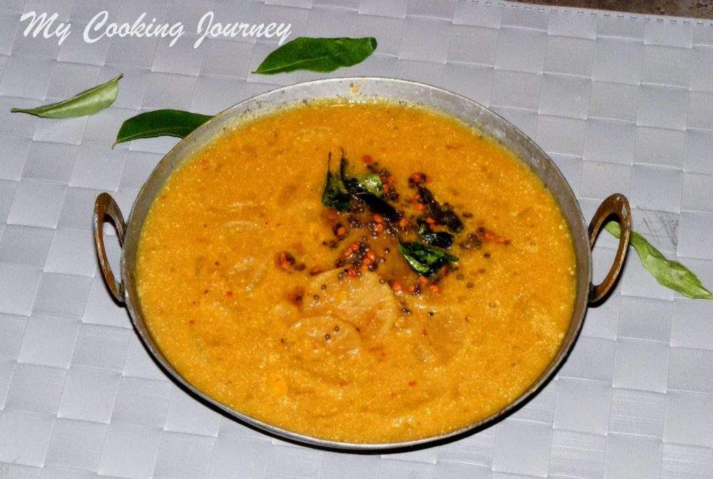 Mullangi Vendhaya Sambhar Mullangi Vendhaya Sambhar in a kadai